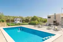 Holiday rentals in Es pla