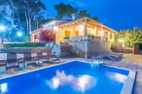 Holiday rentals in Es bosquet