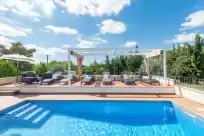 Holiday rentals in Refugi de les aguiles