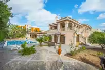 Holiday rentals in Can pou