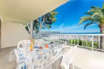 Holiday rentals in Bon estar