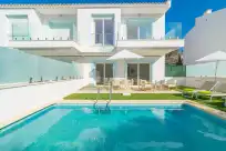 Holiday rentals in Villa del lago 2