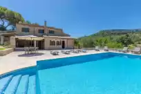 Holiday rentals in Des oms