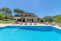 Holiday rentals in Des oms