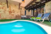 Holiday rentals in Cas mure