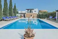 Holiday rentals in Can palau