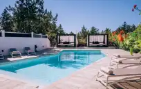 Holiday rentals in Villa rouge