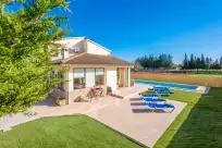 Holiday rentals in Can lluent
