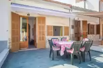 Holiday rentals in Petita