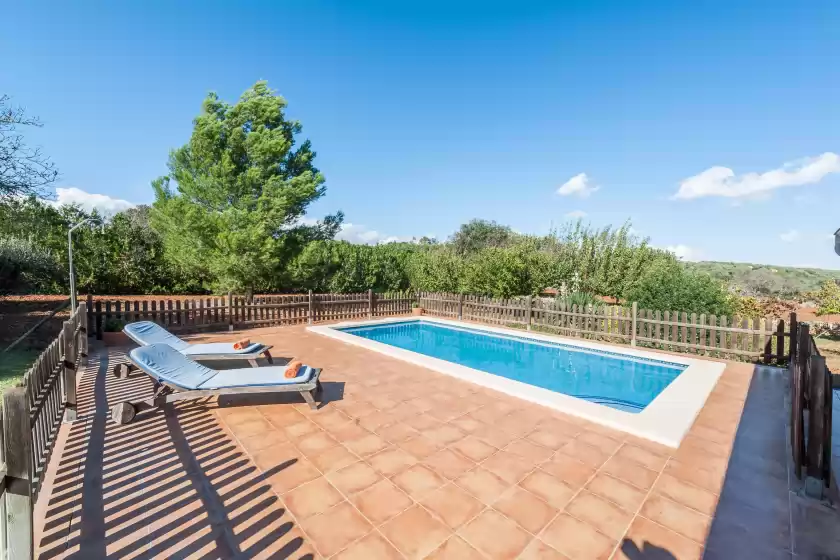 Holiday rentals in Ses coves, Llubí