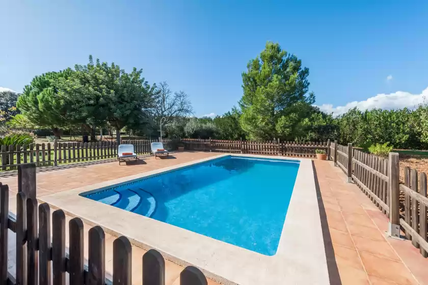 Holiday rentals in Ses coves, Llubí