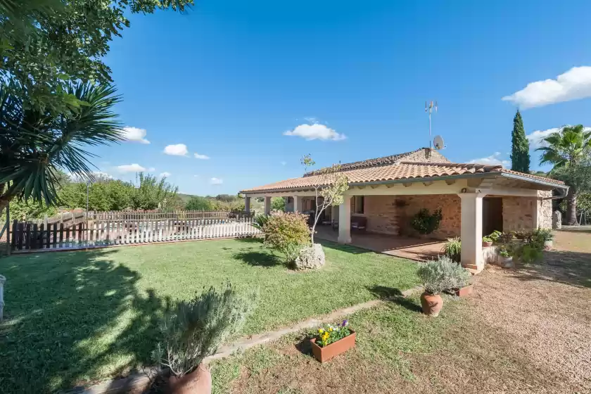 Holiday rentals in Ses coves, Llubí