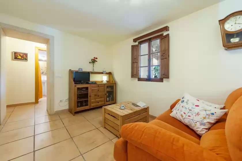 Holiday rentals in Ses coves, Llubí