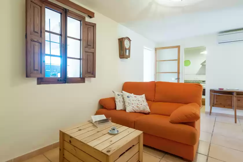 Holiday rentals in Ses coves, Llubí