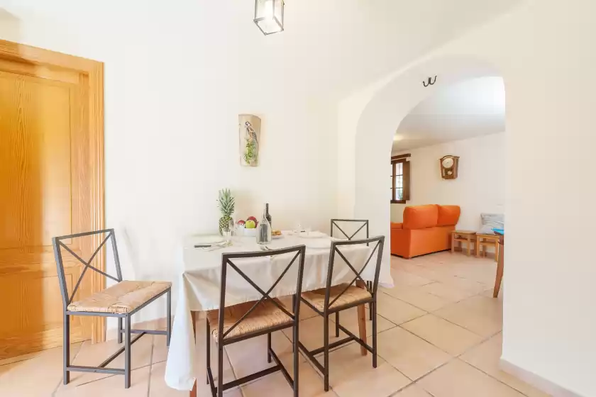 Holiday rentals in Ses coves, Llubí