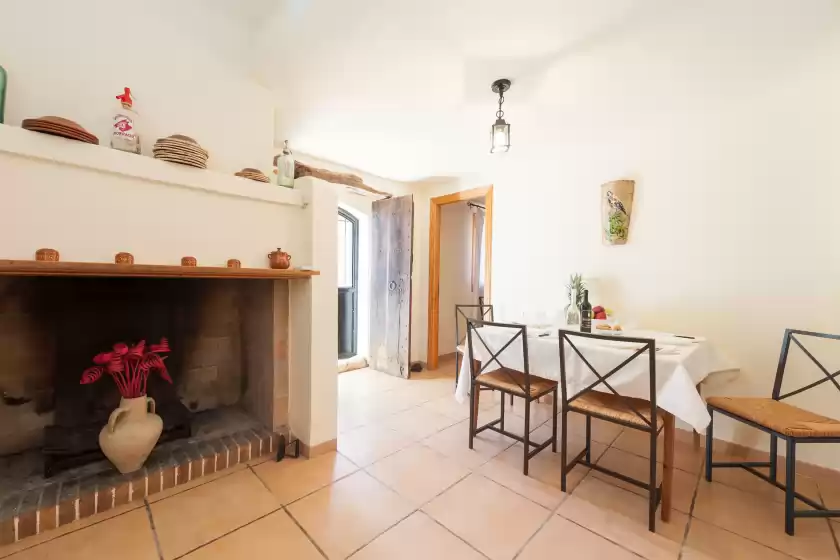 Holiday rentals in Ses coves, Llubí