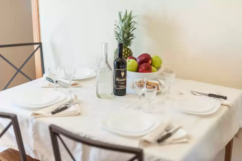 Holiday rentals in Ses coves, Llubí