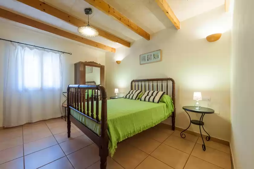 Holiday rentals in Ses coves, Llubí