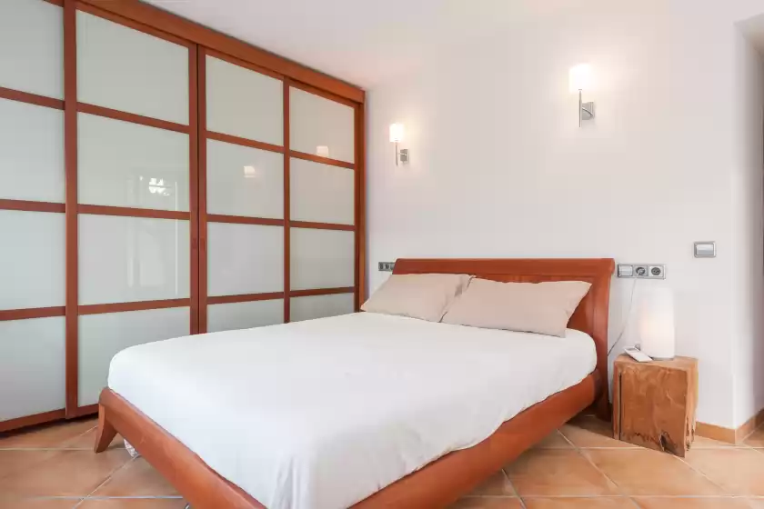 Alquiler vacacional en Sa donarda, Establiments