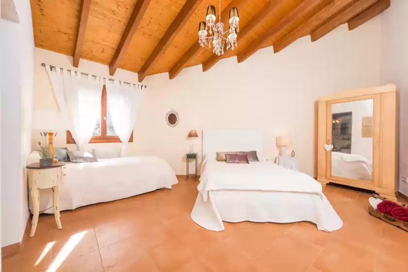Holiday rentals in Es raco de binibona, Caimari