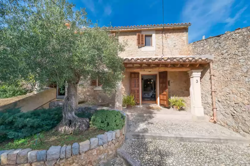 Holiday rentals in Es raco de binibona, Caimari