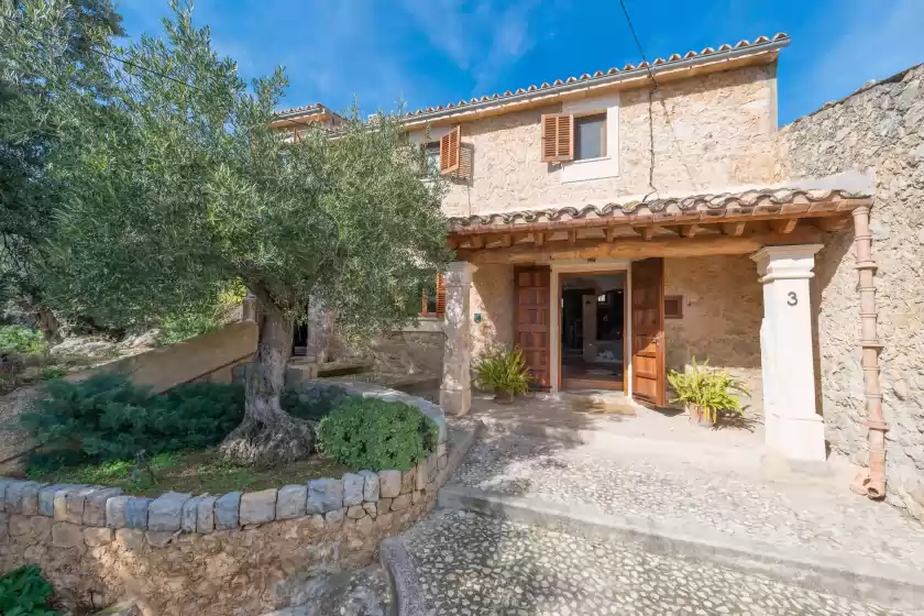 Holiday rentals in Es raco de binibona, Caimari