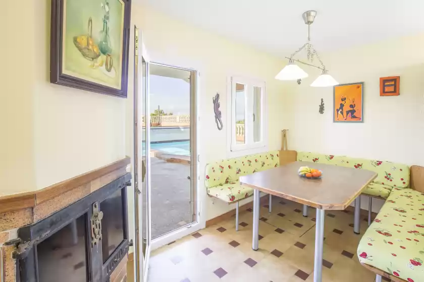 Holiday rentals in Lirica, Bellavista