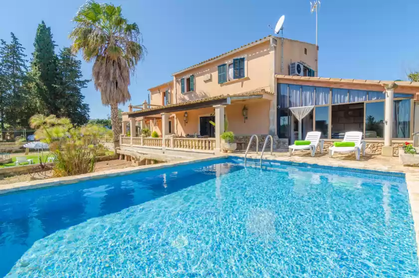 Holiday rentals in Florit