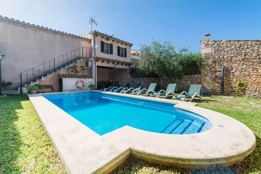 Holiday rentals in Can bagot
