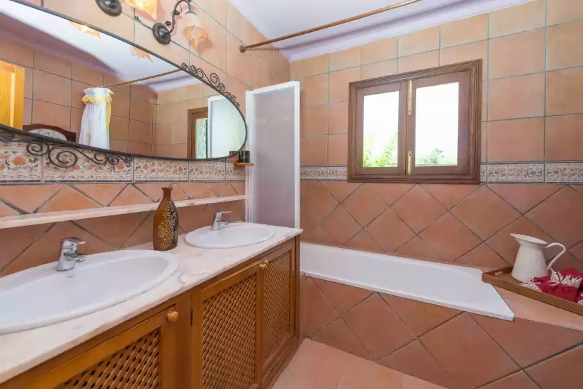 Holiday rentals in Cortijo, Lloseta
