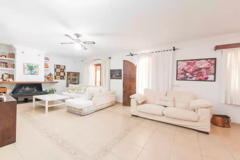 Holiday rentals in Cortijo, Lloseta