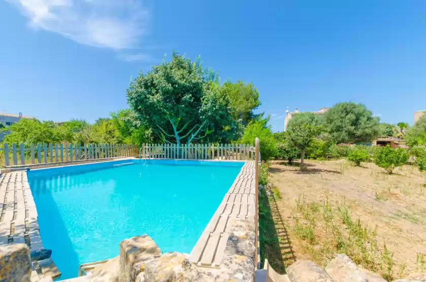 Holiday rentals in Hort de can bou