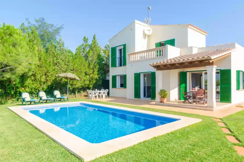 Holiday rentals in Es ferreret