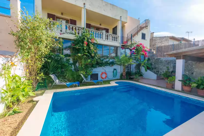 Holiday rentals in Maia