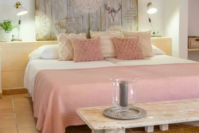 Holiday rentals in Short (short den rita), es Llombards