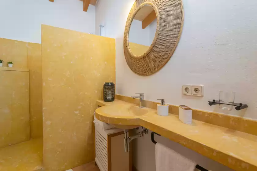 Holiday rentals in Short (short den rita), es Llombards