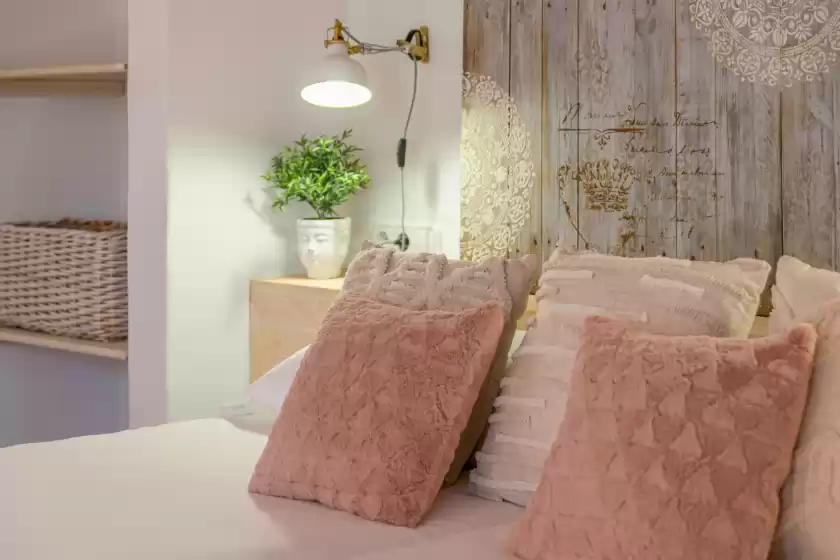 Holiday rentals in Short (short den rita), es Llombards