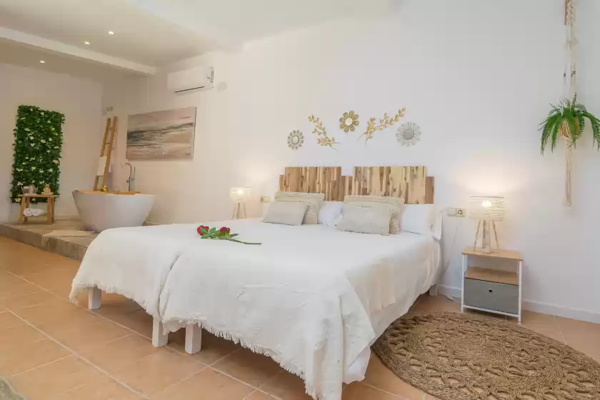 Holiday rentals in Short (short den rita), es Llombards