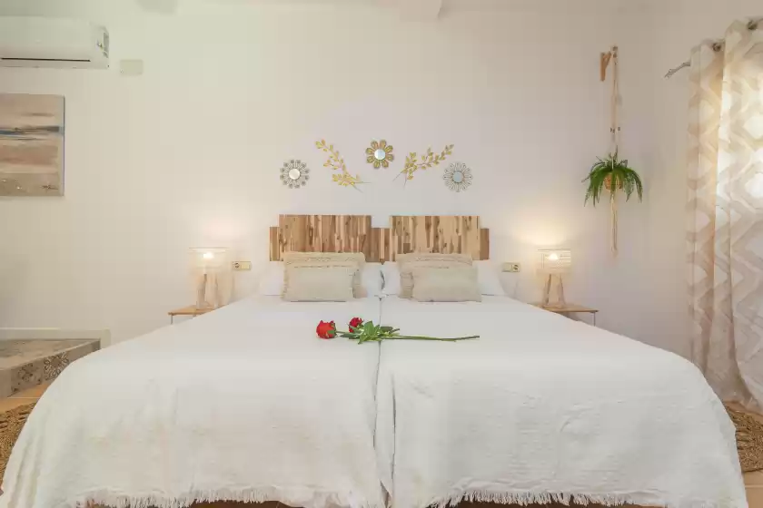 Holiday rentals in Short (short den rita), es Llombards