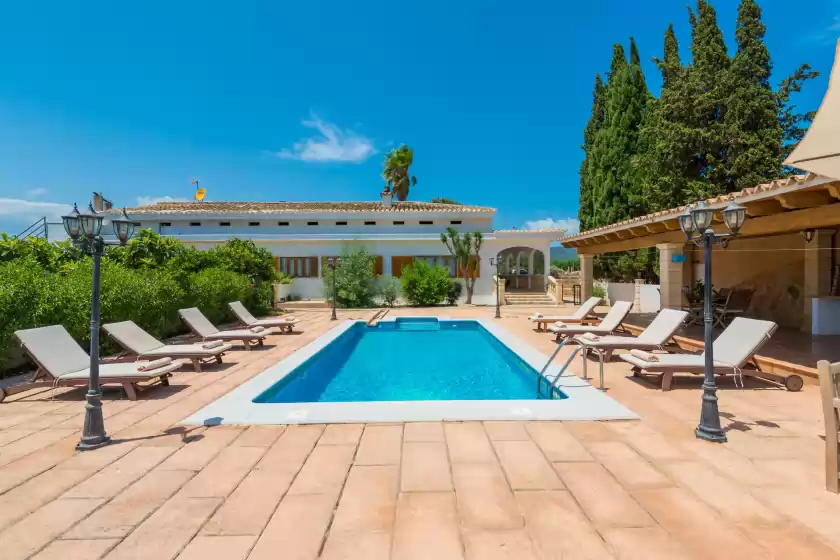 Holiday rentals in Son valenti