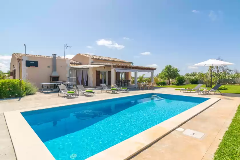 Holiday rentals in Es pla