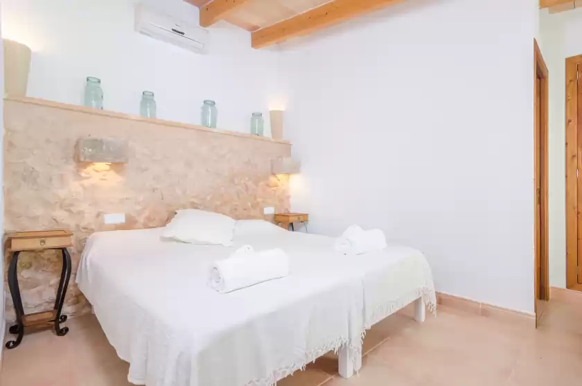 Holiday rentals in Agroturismo es pla de llodra (sa portassa), Manacor