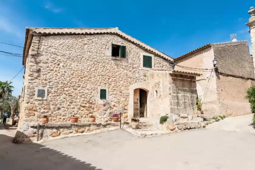 Holiday rentals in Montserrat, Jornets