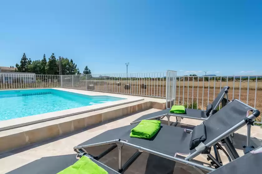 Holiday rentals in Ses barreres, Campos