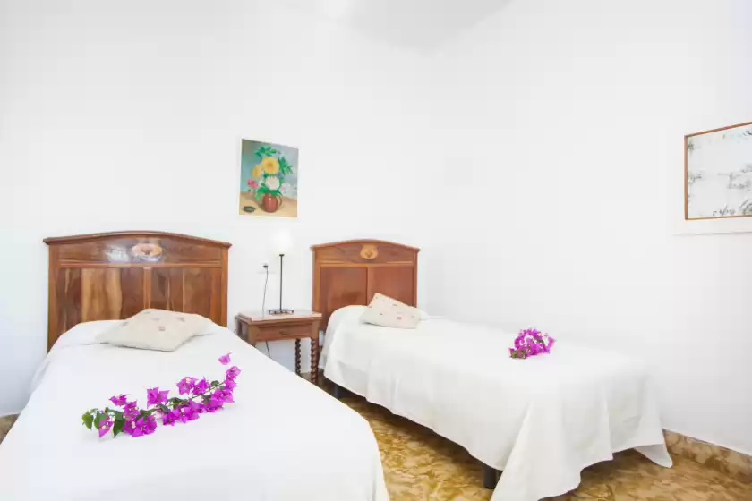Holiday rentals in Oblades, es Carregador