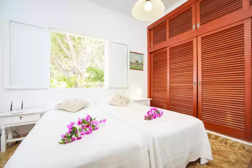 Holiday rentals in Oblades, es Carregador