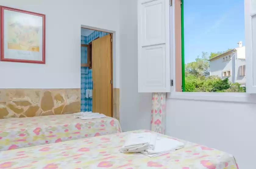 Holiday rentals in Danus burguera pb, Cala Figuera