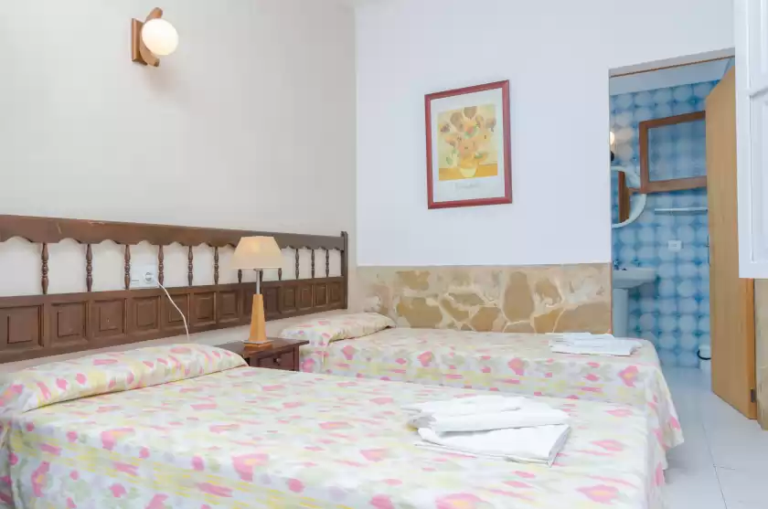 Holiday rentals in Danus burguera pb, Cala Figuera