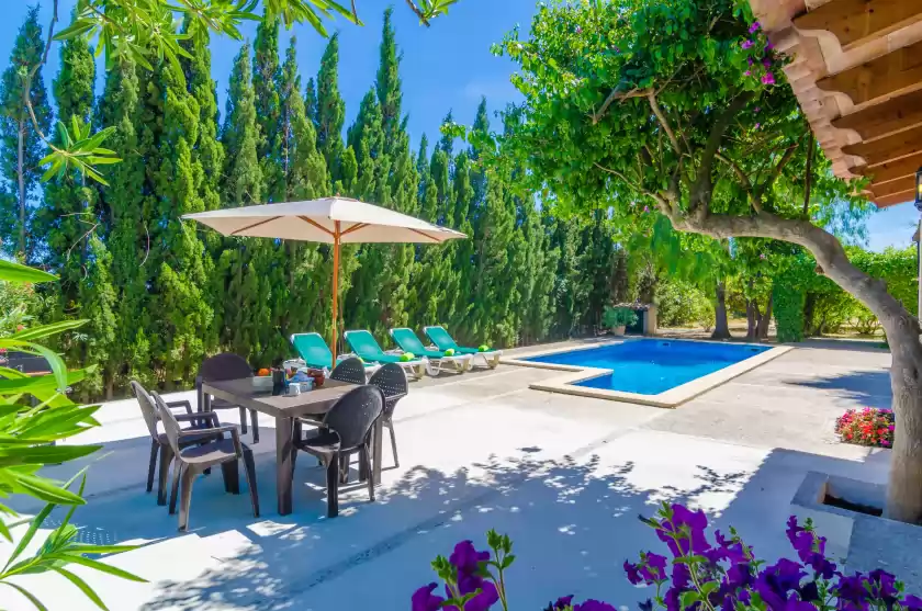 Holiday rentals in Ca s'hereu