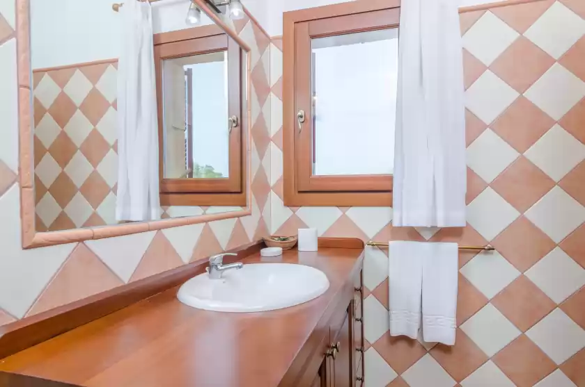 Holiday rentals in Sa torre nova, s'Illot